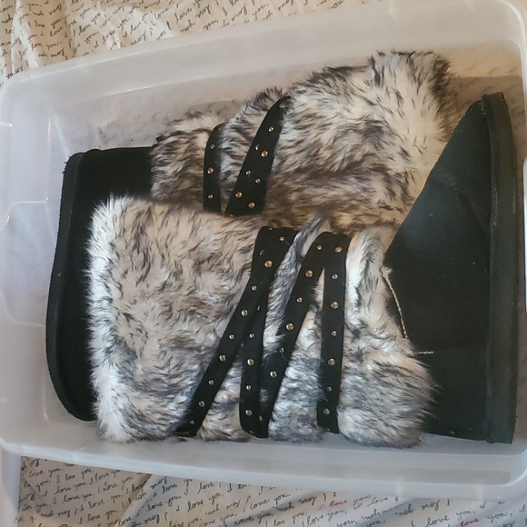 Boots - Picture 4 of 4